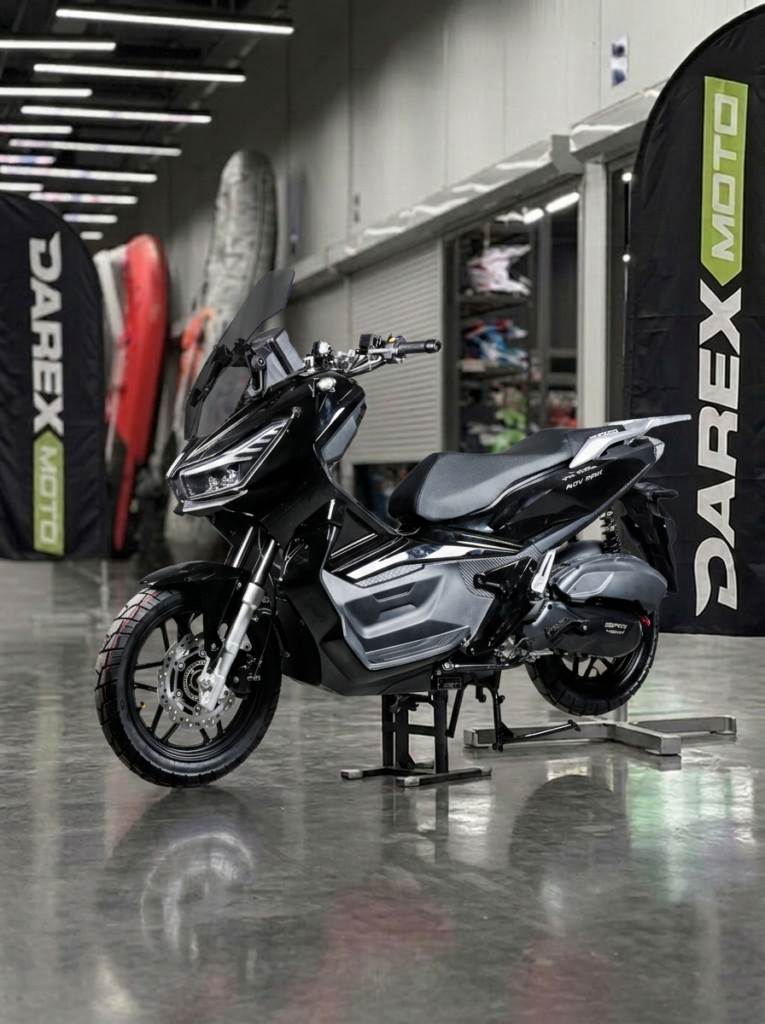 Скутер SPRMOTORS ADV MAX чёрный T4-50L (с кофром)