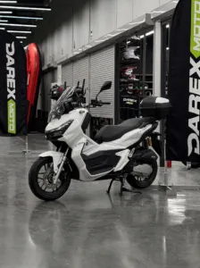 Скутер SPRMOTORS ADV MAX белый T4-50L (с кофром) от официального дилера Darexmoto