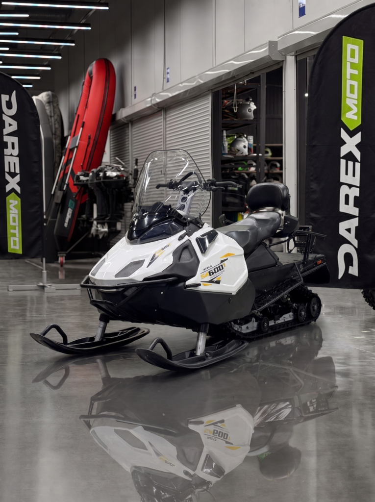 Снегоход STELS SA600T (L LUX) АТАМАН 1.0 К03 Tech (белый)